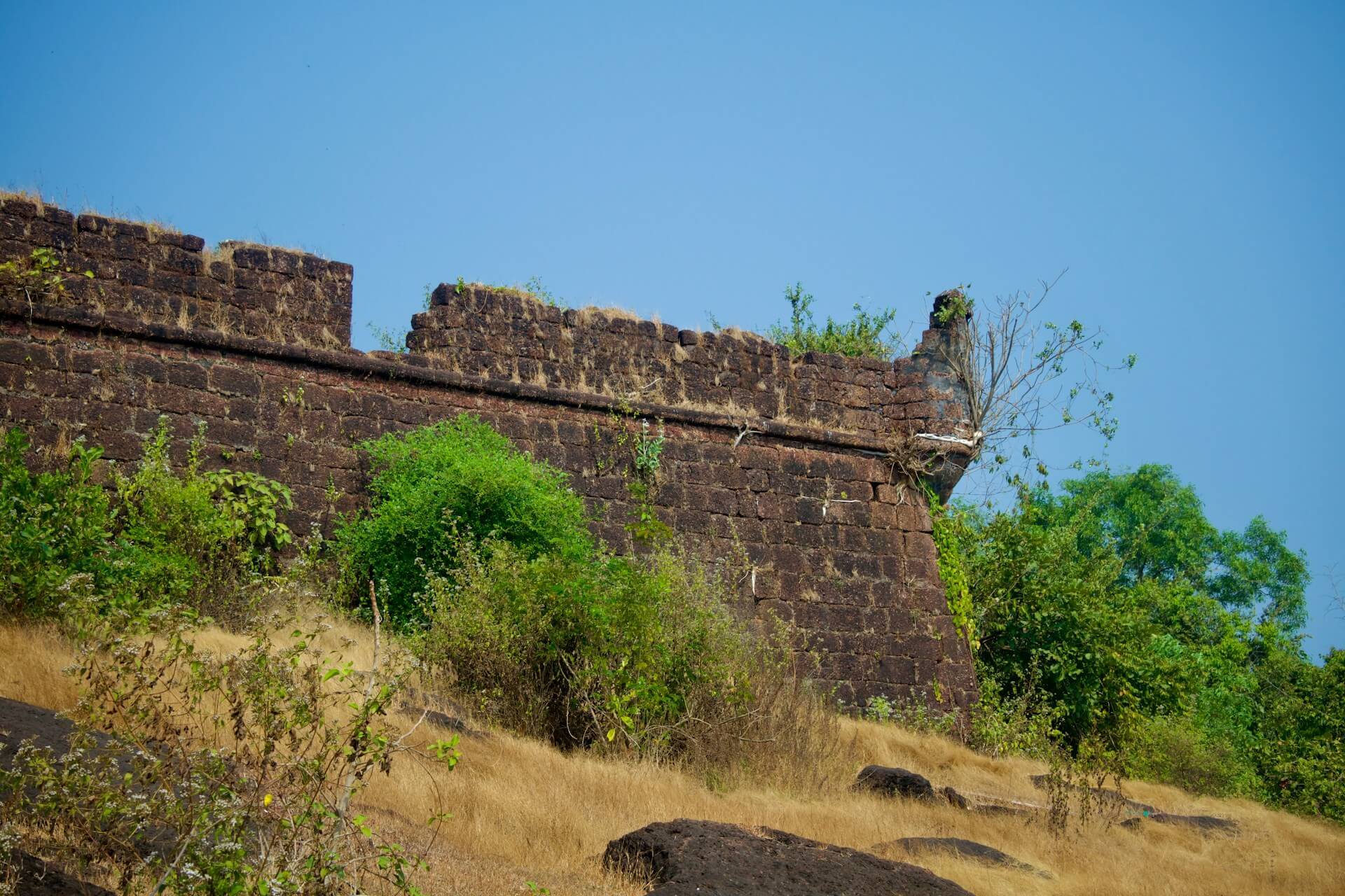 Chapora Fort Vagator Goa sunset view Arabian Sea ruins Dil Chahta Hai Bollywood