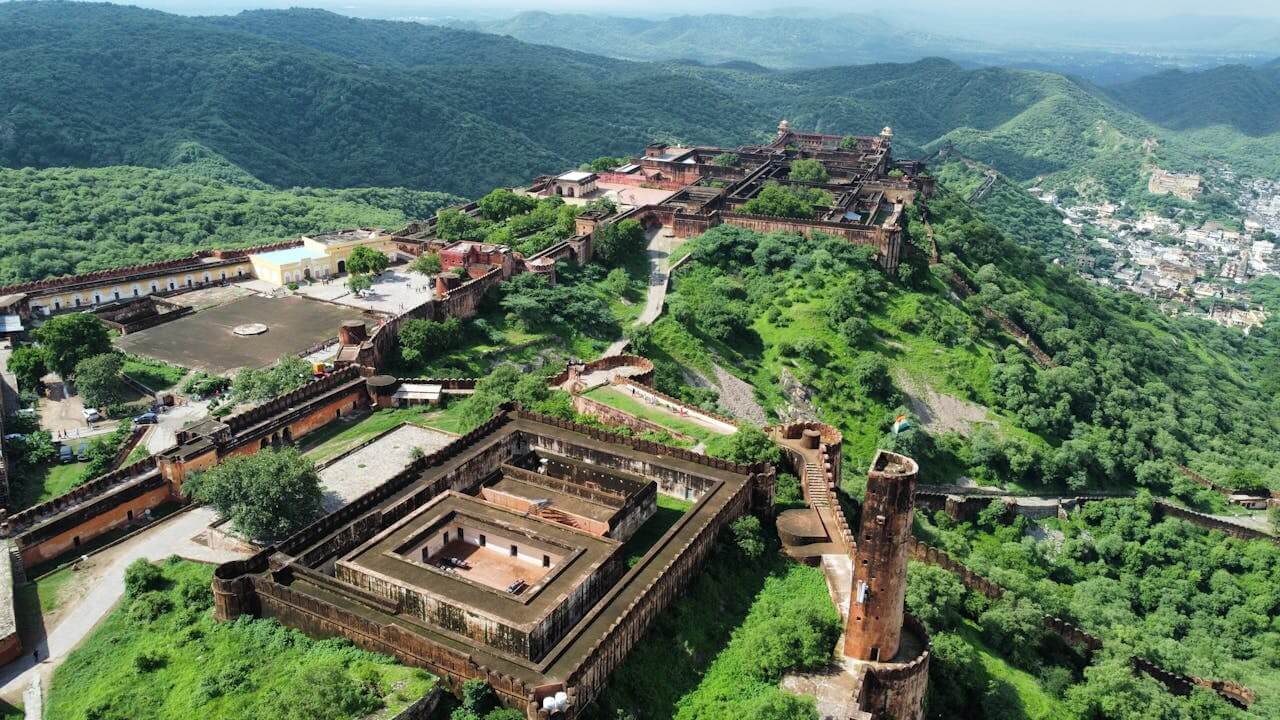 Jaigarh Fort Jaipur Aravalli ridge cannon Jaivana weapons Rajasthan