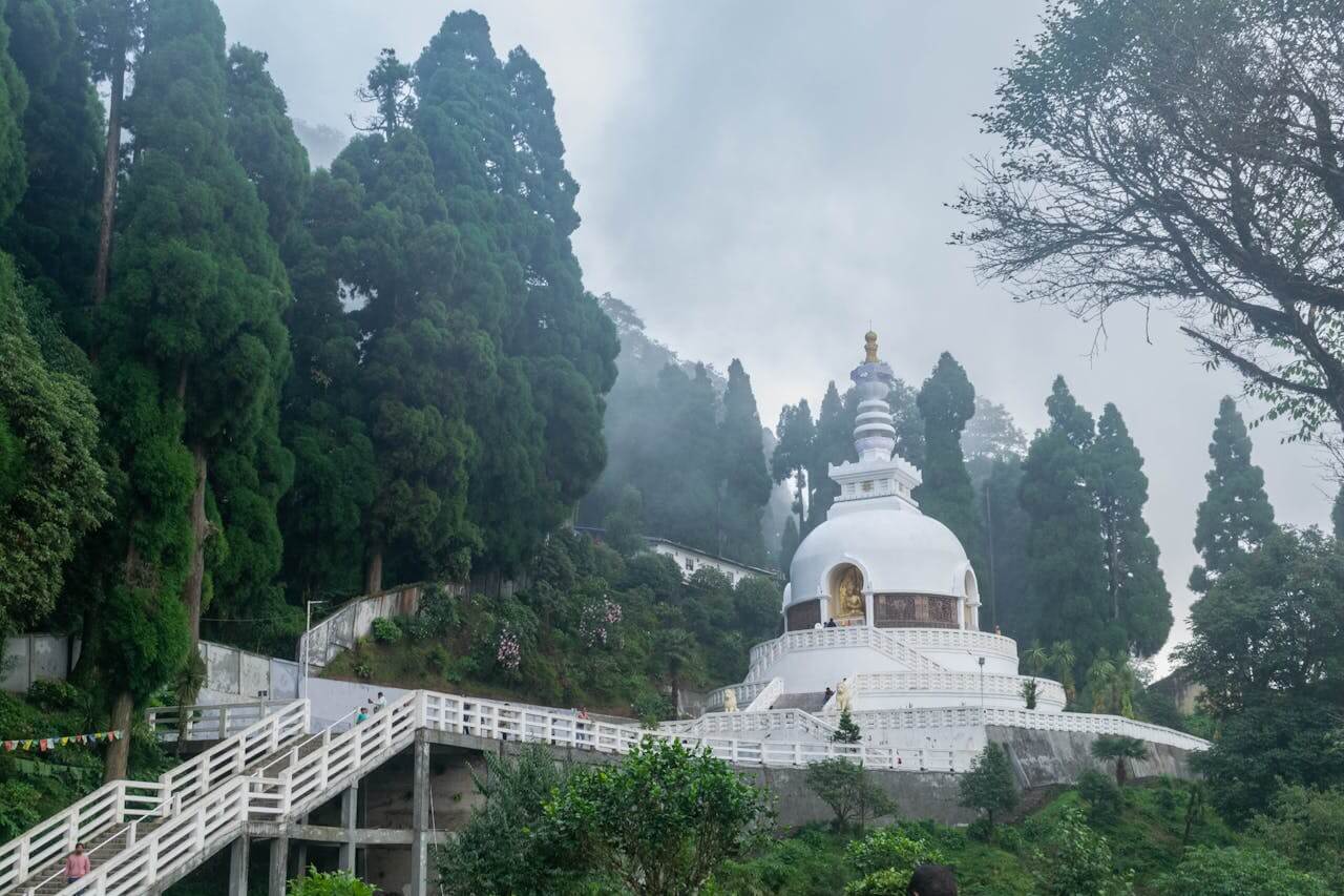 Darjeeling Peace Pagoda Japanese Buddhist Nipponzan Myohoji white stupa monks