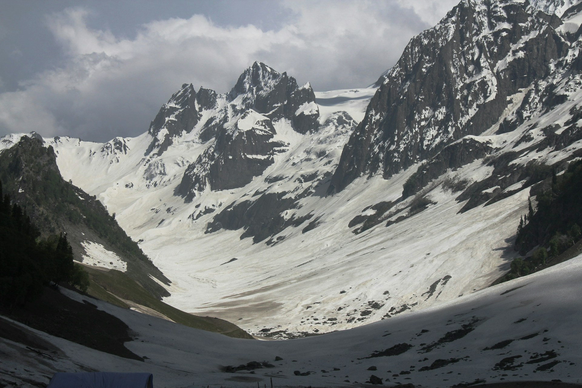 Thajiwas Glacier above the green meadows of Sonmarg with snow peaks and ponies