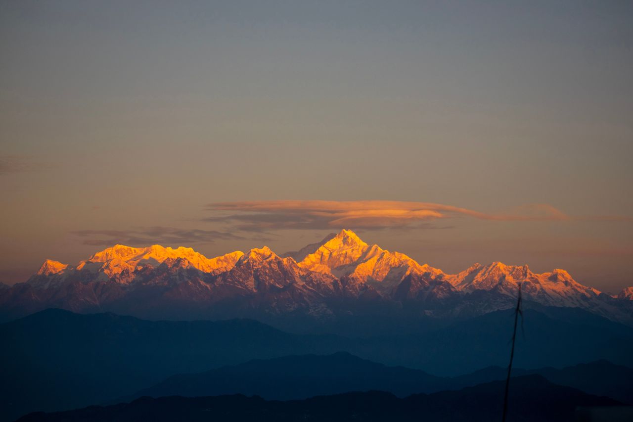 Tiger Hill sunrise Kanchenjunga Darjeeling view dawn mountain range peaks West Bengal